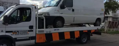 La imagen 3 de la Empresa C&C MEDINA Remolques 24 Horas en Paraná AR-E