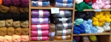 La imagen 10 de la Empresa COLORES - VENTA DE LANAS E HILOS-ROPA DAMAS - TALLES REALES Tienda de ropa de trabajo en Rosario AR-S