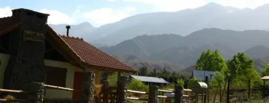 La imagen 1 de la Empresa LAS ESPUELAS CASA DE MONTAÑA Vacaciones en Luján de Cuyo AR-M	