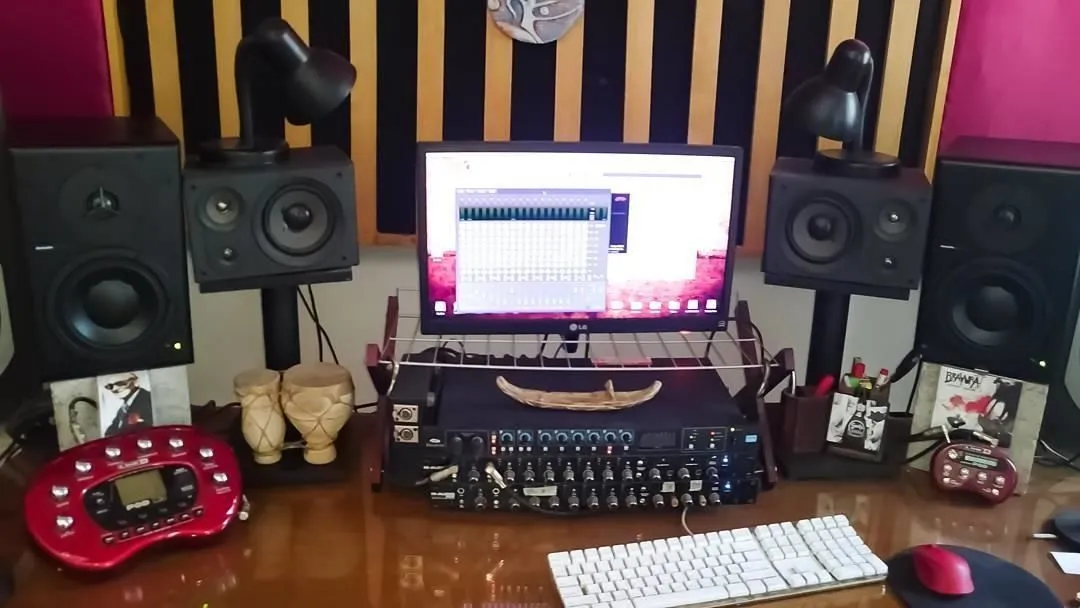 La imagen 2 de la Empresa ESTUDIO DE GRABACIÓN TOMATO TREE