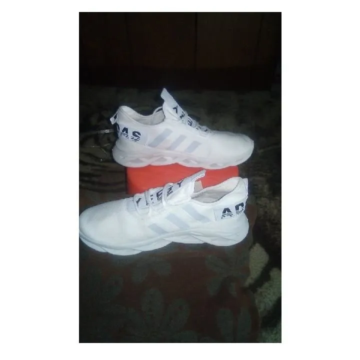 La imagen 6 de la Empresa SHOPPING POYO RONDINELLA